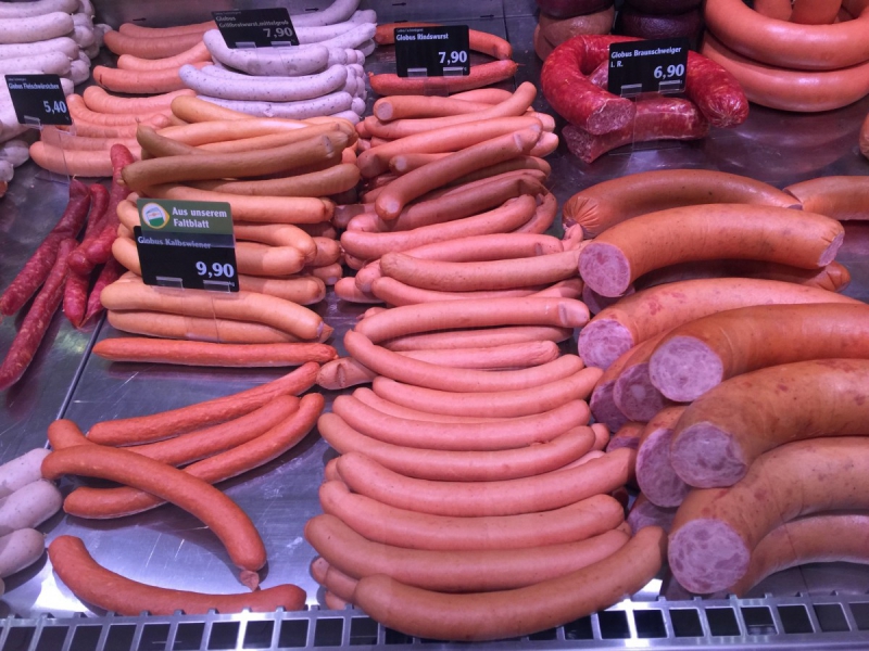 charcuterie-ILONSE-min_sausages_meat_butchery-1069321